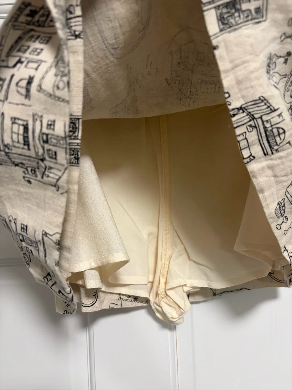 NWOT Abercrombie & Fitch Beige Mini Skirt with Black Print